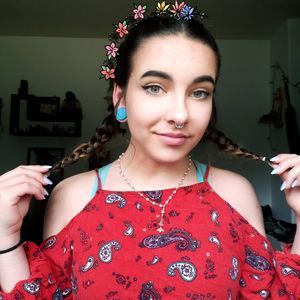 Meet your Posher, Larissa